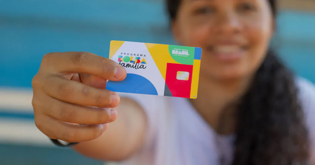 Novo Bolsa Família libera internet grátis e divulga quem poderá receber o benefício