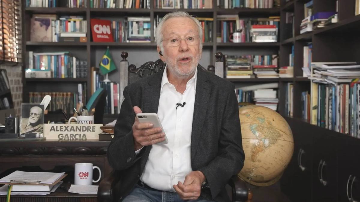 Jornalista Alexandre Garcia faz duras críticas ao Bolsa Família: "incentiva uma cultura dependente do estado"