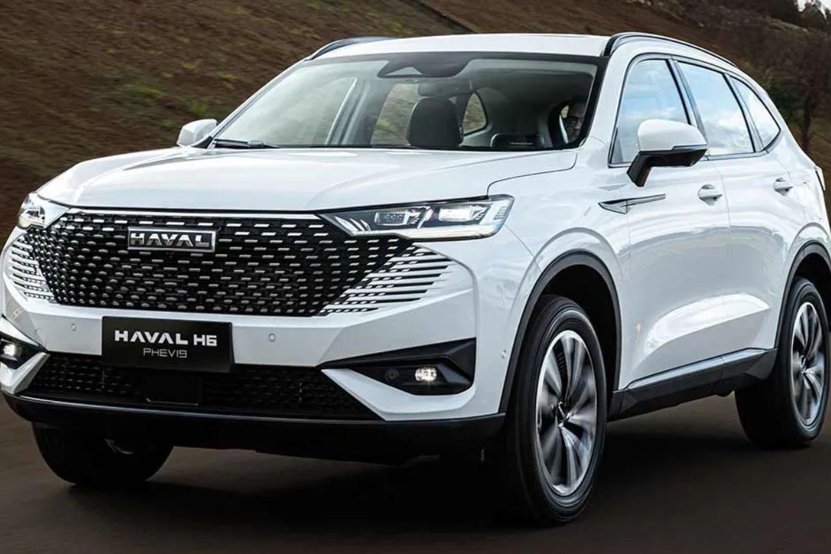 HAVAL H6 branco na estrada