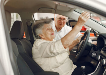 Idoso comprar carro com desconto
