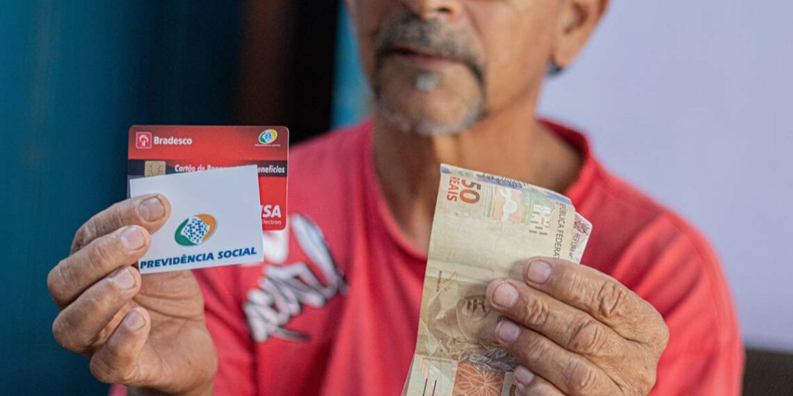 INSS libera pagamento duplo em maio e tira brasileiros do sufoco