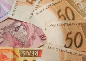 Salário mínimo de R$ 2.407 chama atenção em estado brasileiro enquanto piso nacional é R$ 1.621