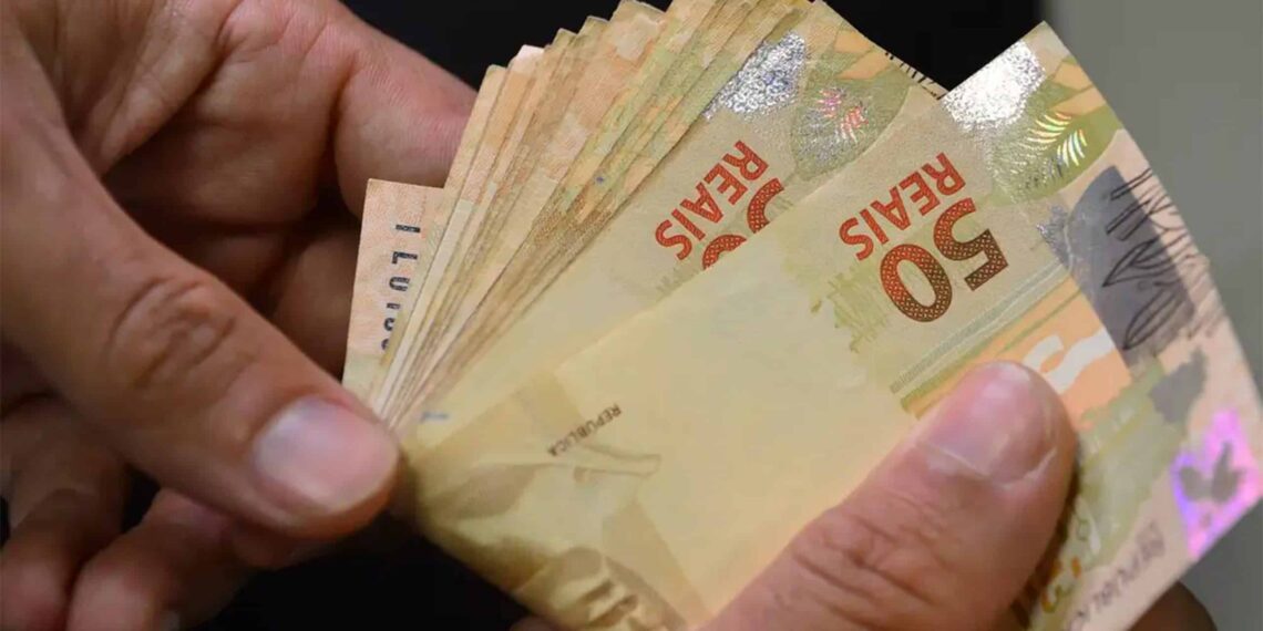 INSS autoriza R$ 810,50 como compensação financeira para brasileiros; confira quem tem direito