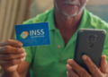 INSS: aposentados perdem acesso ao cartão após mudança no regulamento