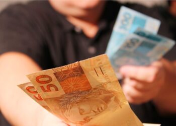 FINALMENTE: Salário mínimo aumenta: brasileiros vão receber R$ 1.804