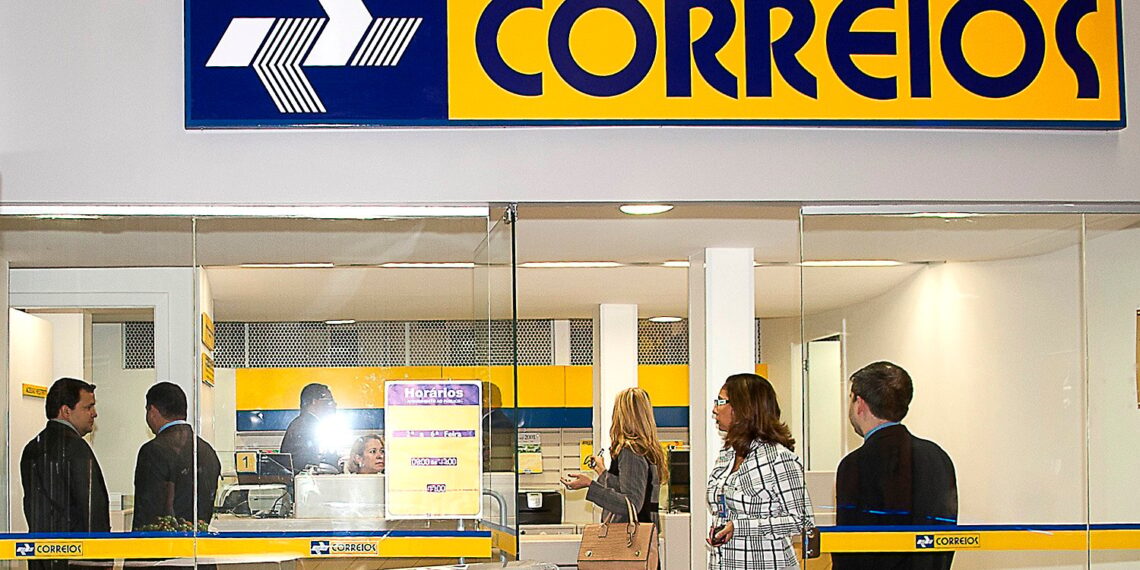 Correios liberam auxílio em 10 mil agências e brasileiros comemoram novidade