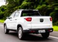 Fiat Toro branca na estrada