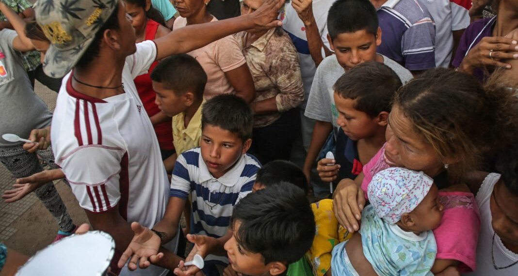 Enquanto salário mínimo no Brasil é de R$ 1.621,00; Venezuela paga R$ 1.200 e população sofre