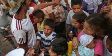 Enquanto salário mínimo no Brasil é de R$ 1.621,00; Venezuela paga R$ 1.200 e população sofre