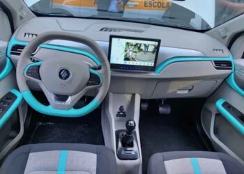 Interior do JMEV Emova Easy