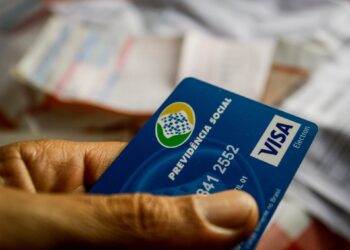 INSS elimina cartão e enxuga até 40% do salário de aposentados