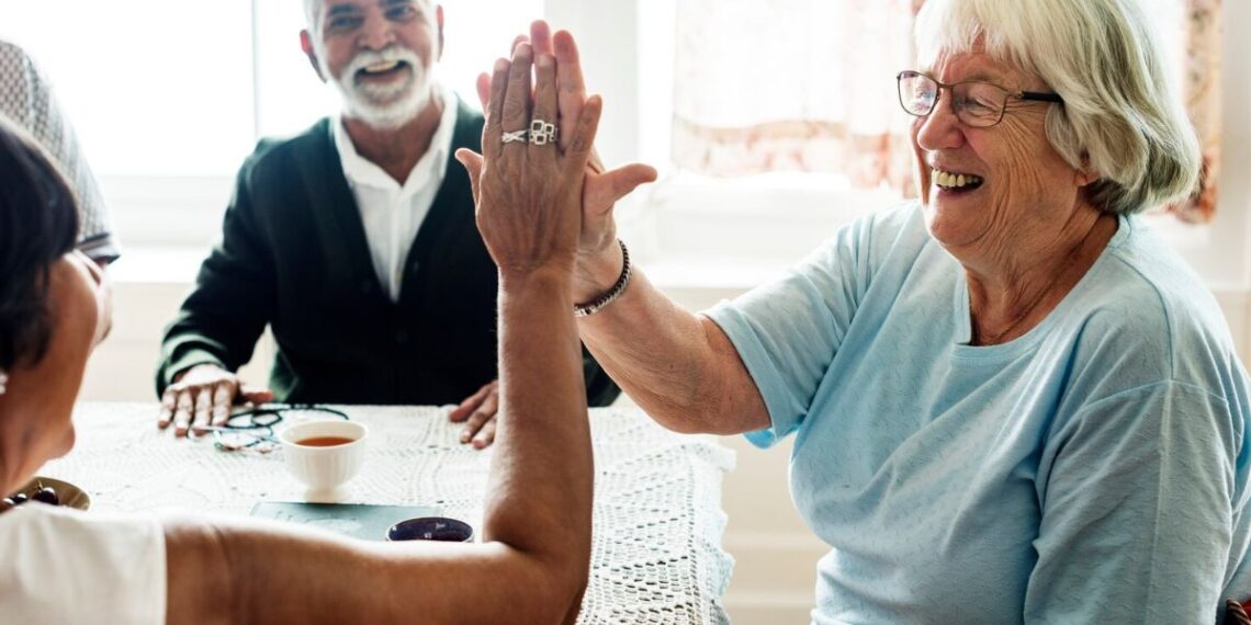 Nova lei libera idosos de 60+ de pagar esta conta; entenda quem tem direito