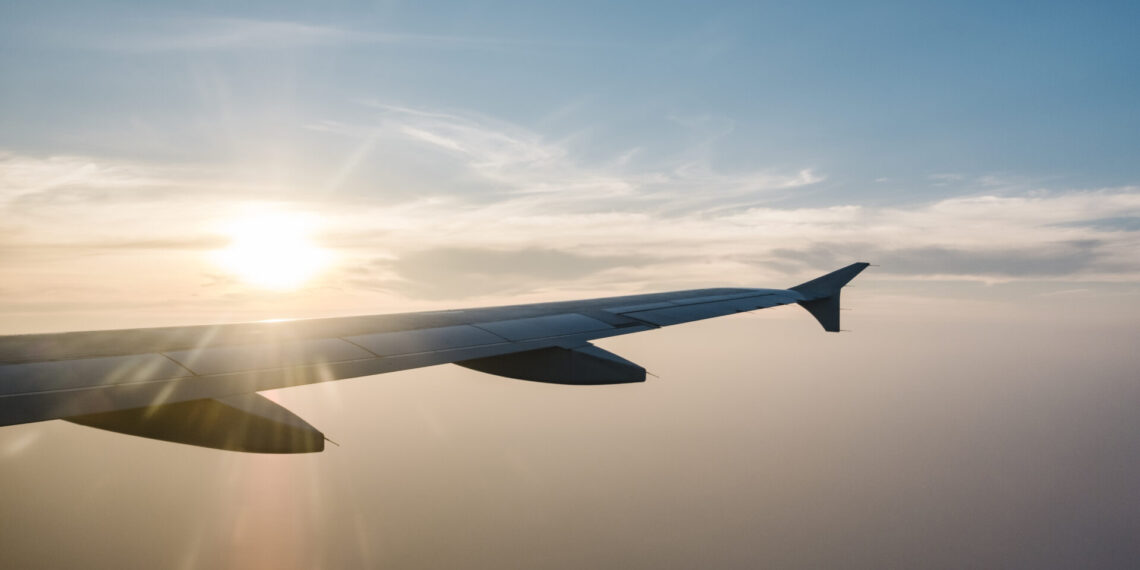 Aposentados podem comprar passagens aéreas por apenas R$ 200 em programa especial