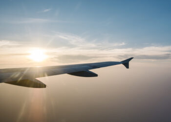 Aposentados podem comprar passagens aéreas por apenas R$ 200 em programa especial