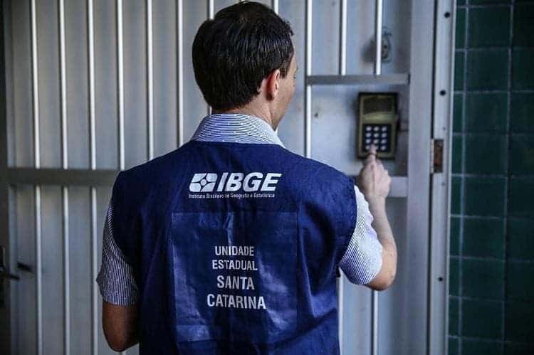 Seleção do IBGE tem 8.238 vagas e salários de até R$ 4 mil; confira