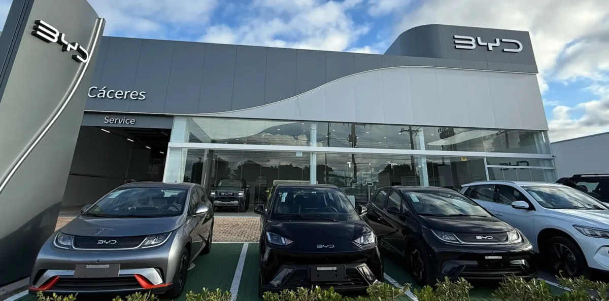 Justiça pune BYD: Montadora é obrigada a pagar R$ 349 mil por polêmica de consumo