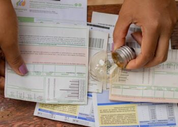 Aneel anuncia cobrança extra de R$ 1,855 na conta de luz em junho
