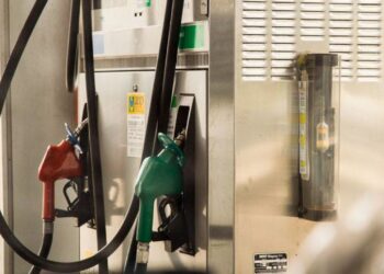 “Lei da gasolina” começa a valer em todo o país; multa pode passar dos R$ 100