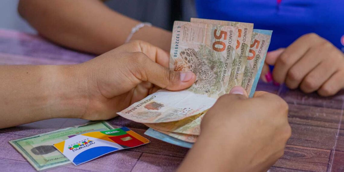 Nova regra do Bolsa Família altera cronograma e afeta pagamentos de junho