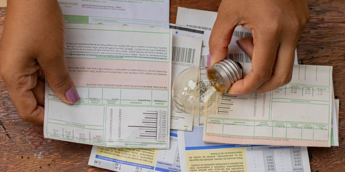 Brasileiros devem sentir aumento na conta de luz já em agosto