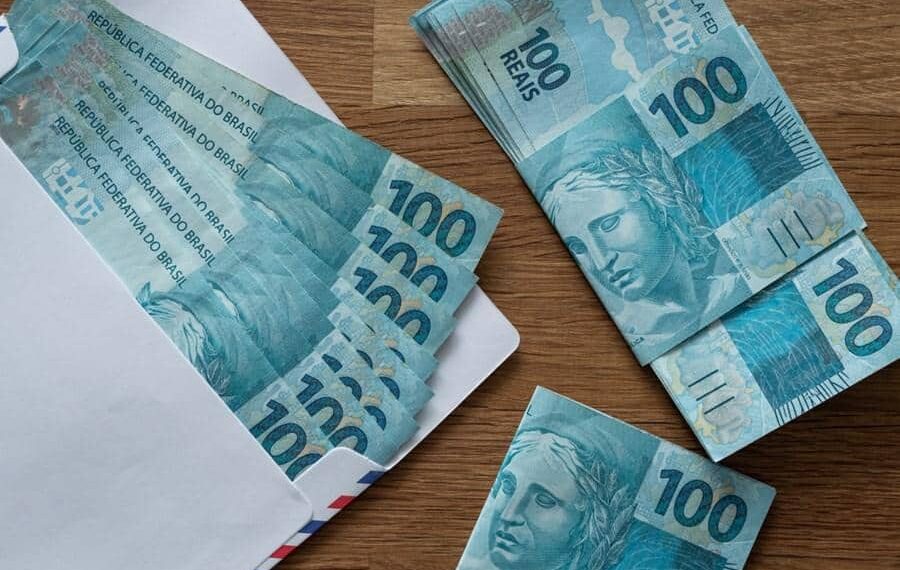 Novo golpe direto na folha obriga trabalhador a pagar taxa indevida; saiba detalhes
