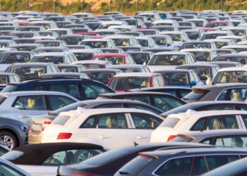 Nova proposta prevê abatimento de 30% para idosos na compra de veículos