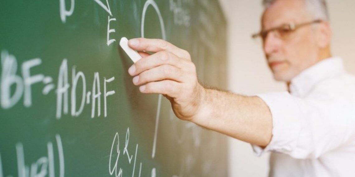 Justiça libera remuneração extra para professores em 2026; veja os valores