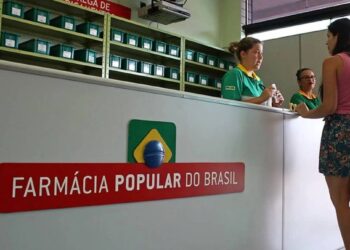 Brasileiros podem economizar na farmácia com benefício disponível em 2026