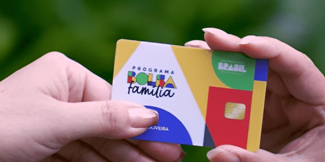 Beneficiários do Bolsa Família podem solicitar auxílio B de R$ 1.621 em junho