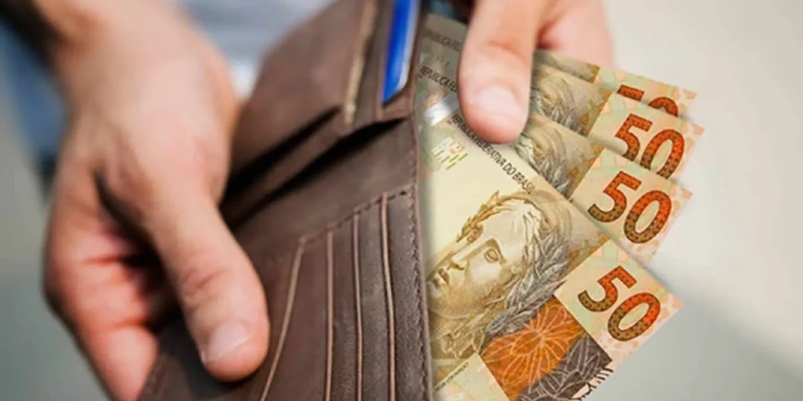 CONFIRMADO: benefício de R$ 810,50 é liberado para quem cuida de idosos