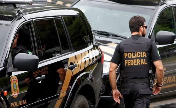 PF encontra beneficiários do Bolsa Família em investigação ligada à família de chefe do tráfico