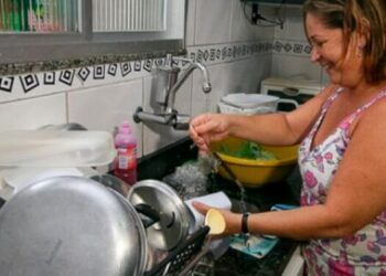 Domésticas de SP já recebem R$ 1.804 e valor pode subir; veja quem tem direito
