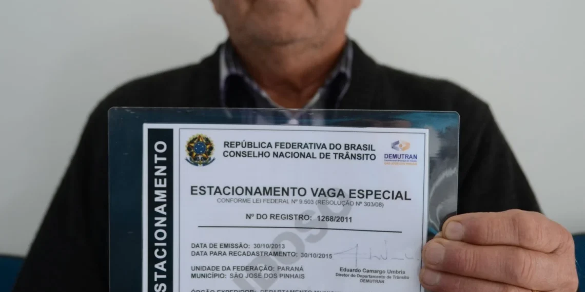 Cartão de estacionamento para idoso