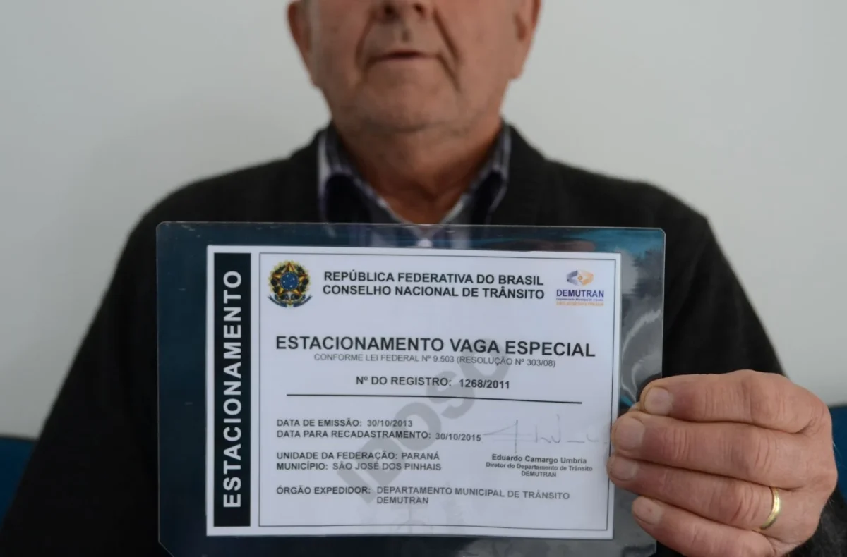 Cartão de estacionamento para idoso