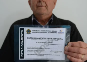 Cartão de estacionamento para idoso