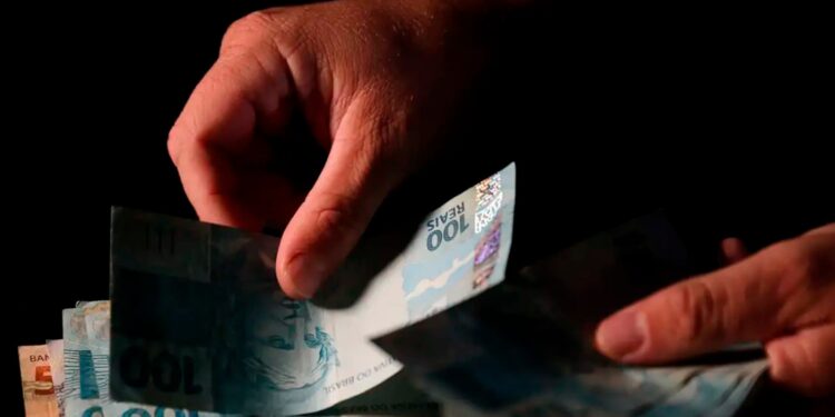 O que acontece com o Bolsa Família de quem pede empréstimo