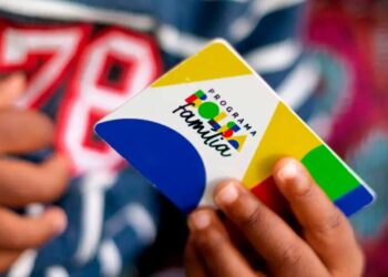 Bolsa Família garante novidade para beneficiários e Flávio Bolsonaro descarta fim do programa