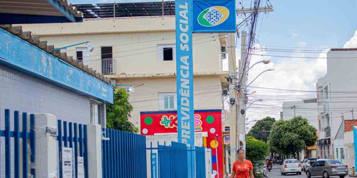 INSS alerta para golpes que usam o BPC como isca no WhatsApp