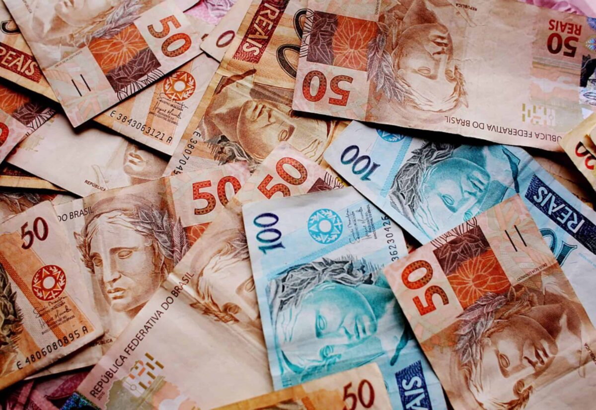 Mulher recebe R$ 10 mil após provar diferença salarial em relação a colega