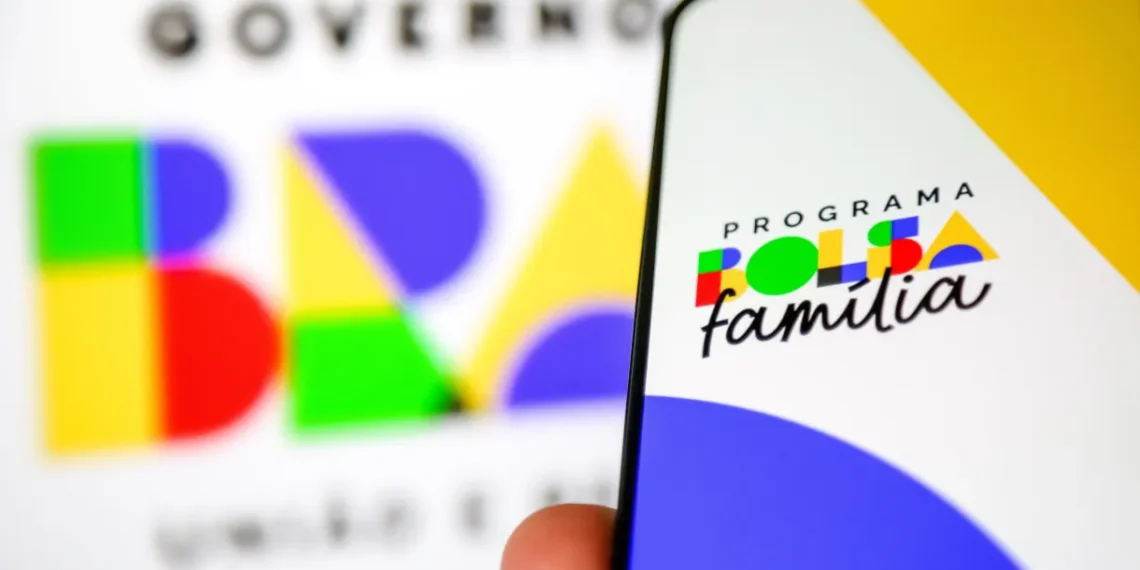 Político defende bônus de R$ 5 mil para famílias que saírem do Bolsa Família