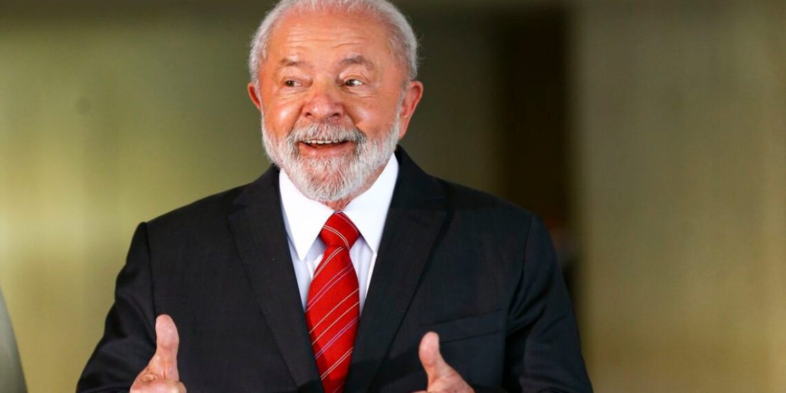 Bolsa Família vira trunfo eleitoral para Lula, aponta pesquisa