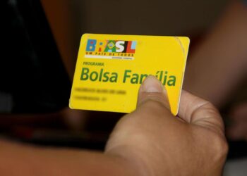 Como fica o Bolsa Família para quem decide morar sozinho? Saiba a resposta!