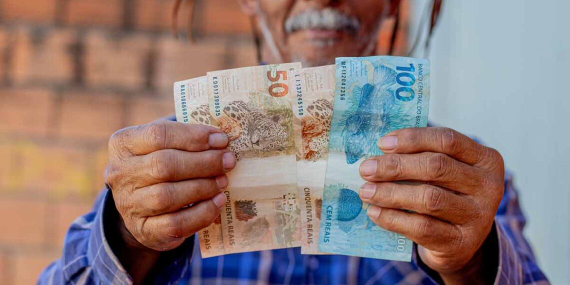 Nova regra já vale e beneficia idosos de 65 anos ou mais fora da faixa dos 10% mais ricos