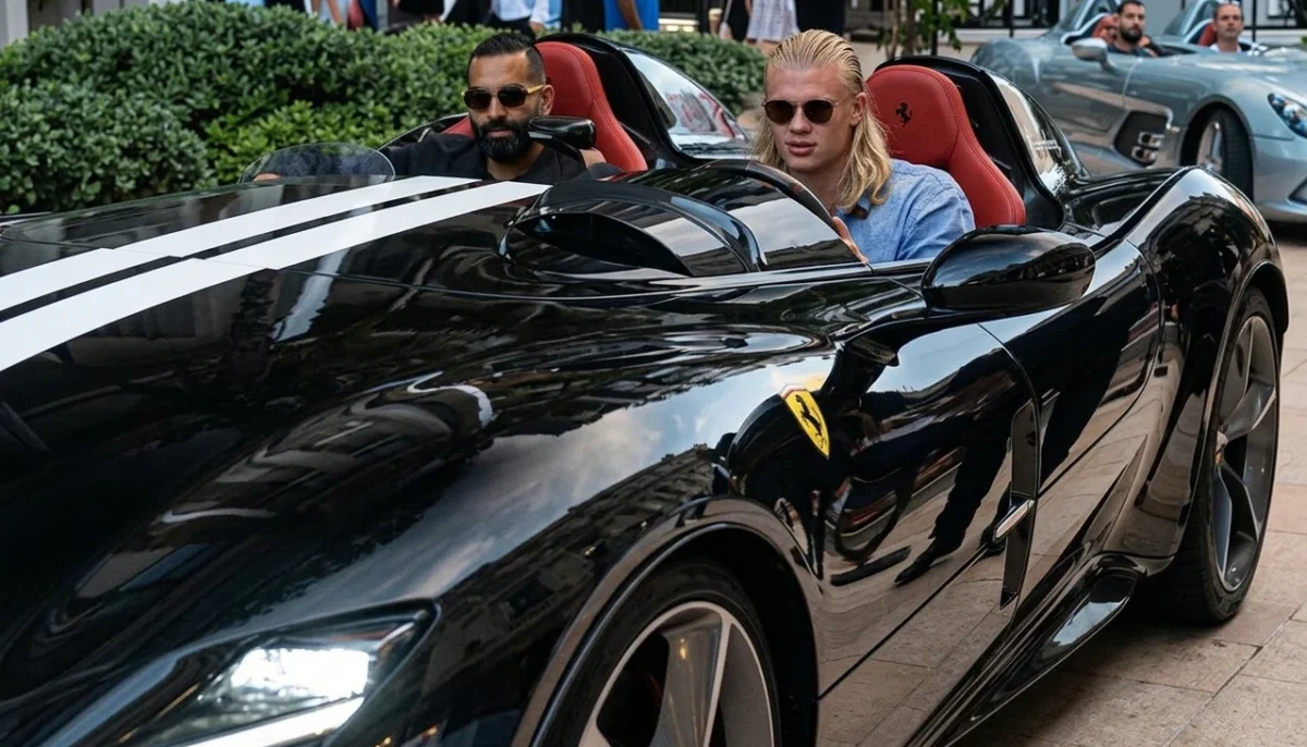 Enquanto Vini Jr anda de Lamborghini, Haaland tem Ferrari e coleção de carros esportivos