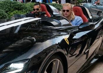 Enquanto Vini Jr anda de Lamborghini, Haaland tem Ferrari e coleção de carros esportivos