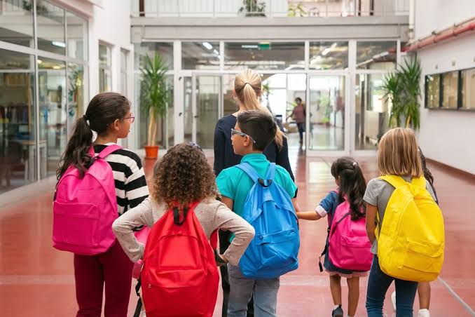 Novo auxílio será destinado aos alunos com melhor desempenho da turma