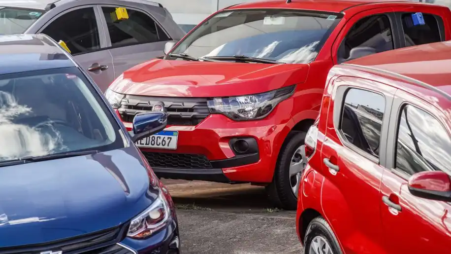 Governo anuncia corte de imposto e mira redução no preço dos carros