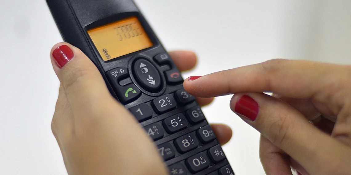 Até nunca mais, telefone fixo: todas as linhas deixarão de funcionar a partir de julho