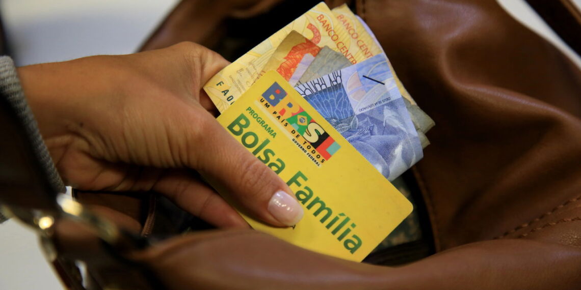 Beneficiários com nome sujo podem perder o Bolsa Família? Descubra a verdade!