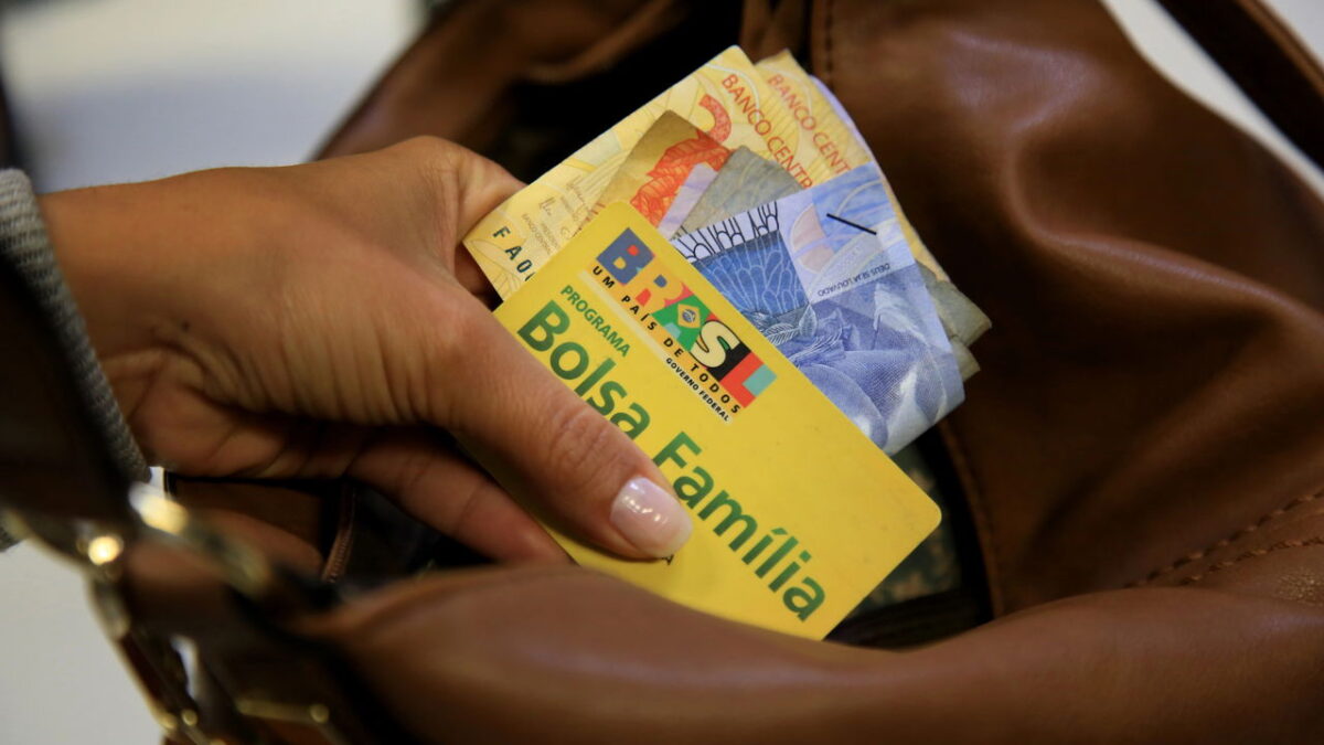 Beneficiários com nome sujo podem perder o Bolsa Família? Descubra a verdade!